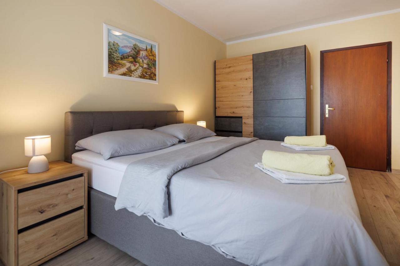 Spacious And Modern App With Big Terrace Malinska Extérieur photo