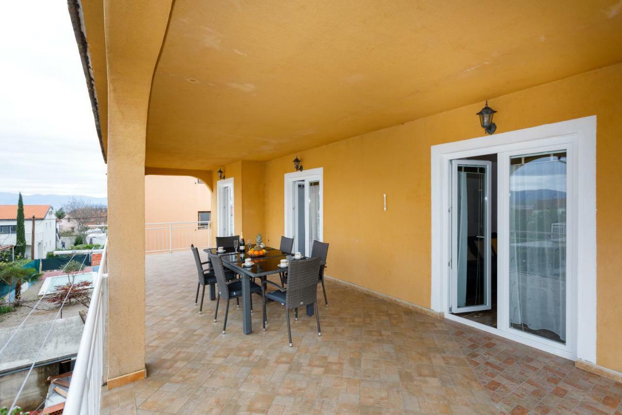 Spacious And Modern App With Big Terrace Malinska Extérieur photo
