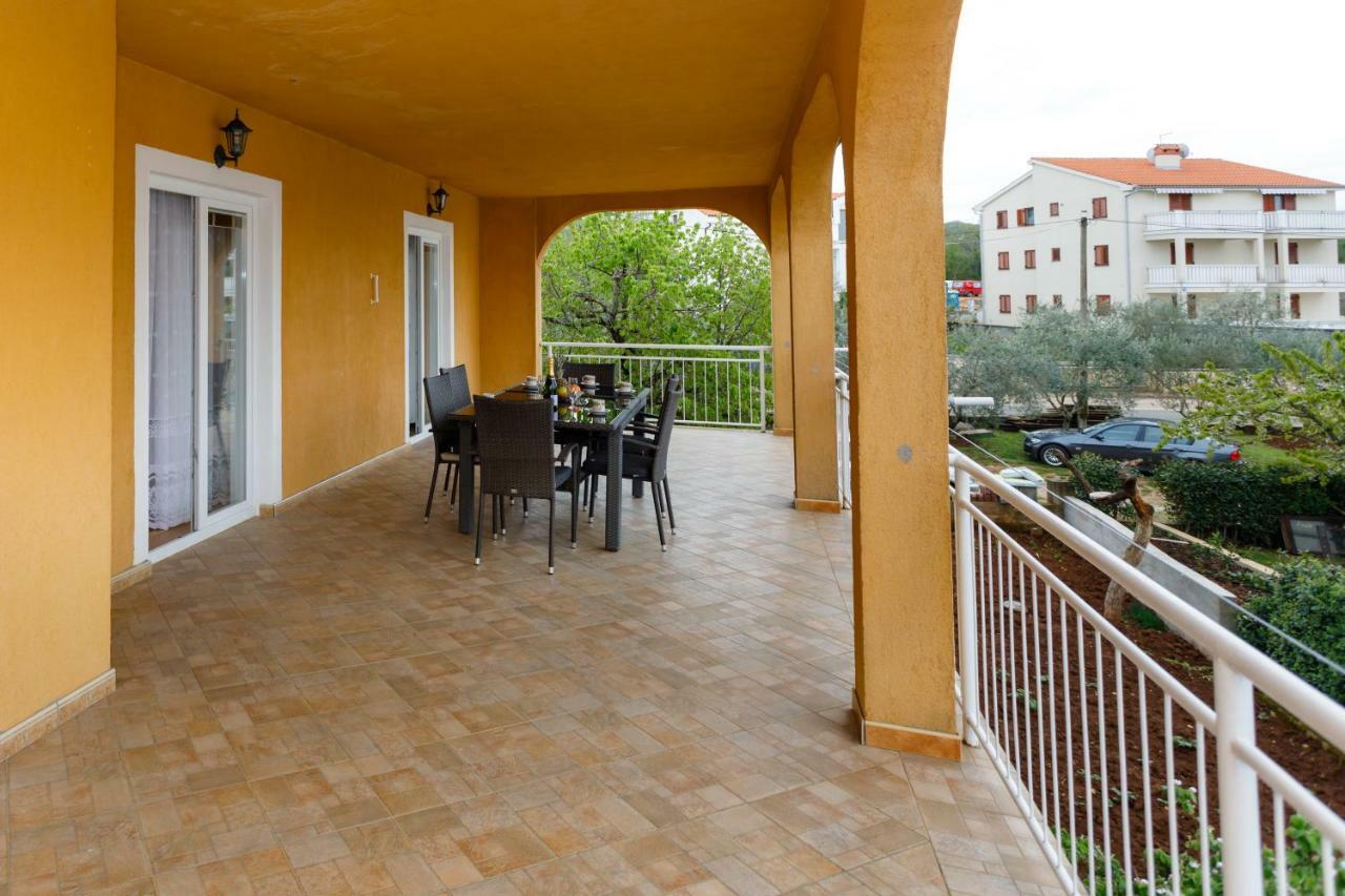 Spacious And Modern App With Big Terrace Malinska Extérieur photo