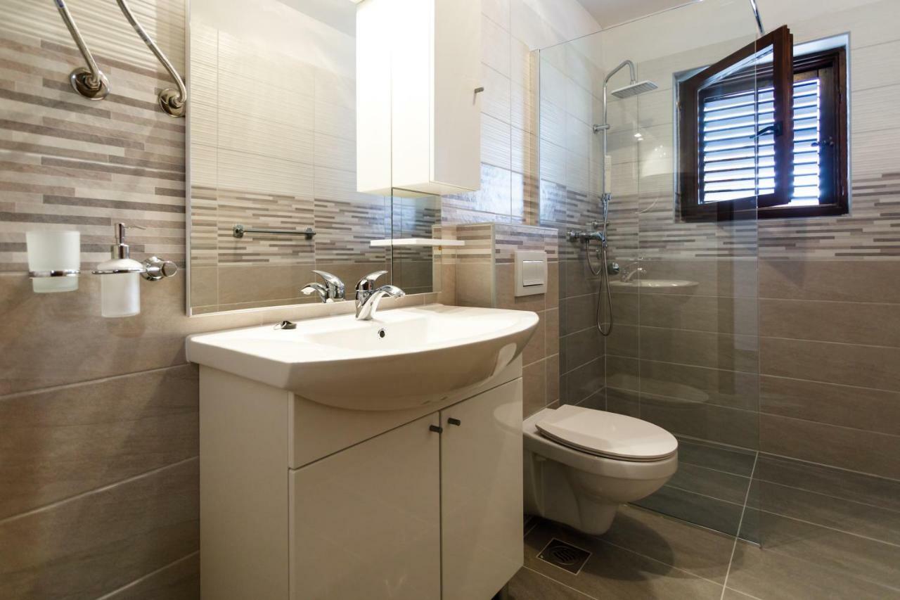 Spacious And Modern App With Big Terrace Malinska Extérieur photo